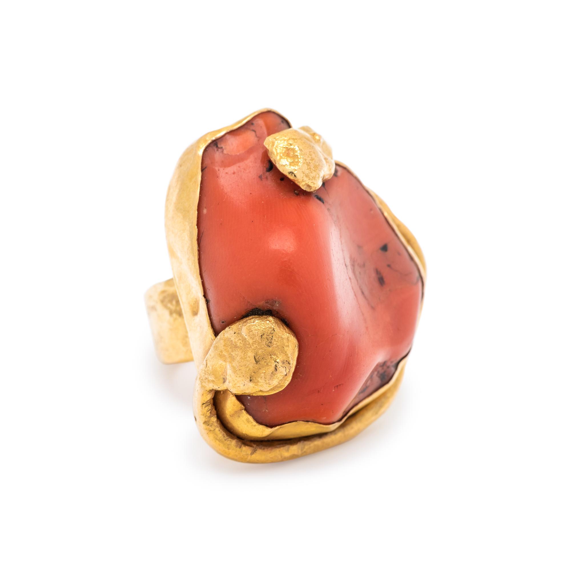 EILEEN COYNE, HIGH KARAT GOLD AND CORAL RING