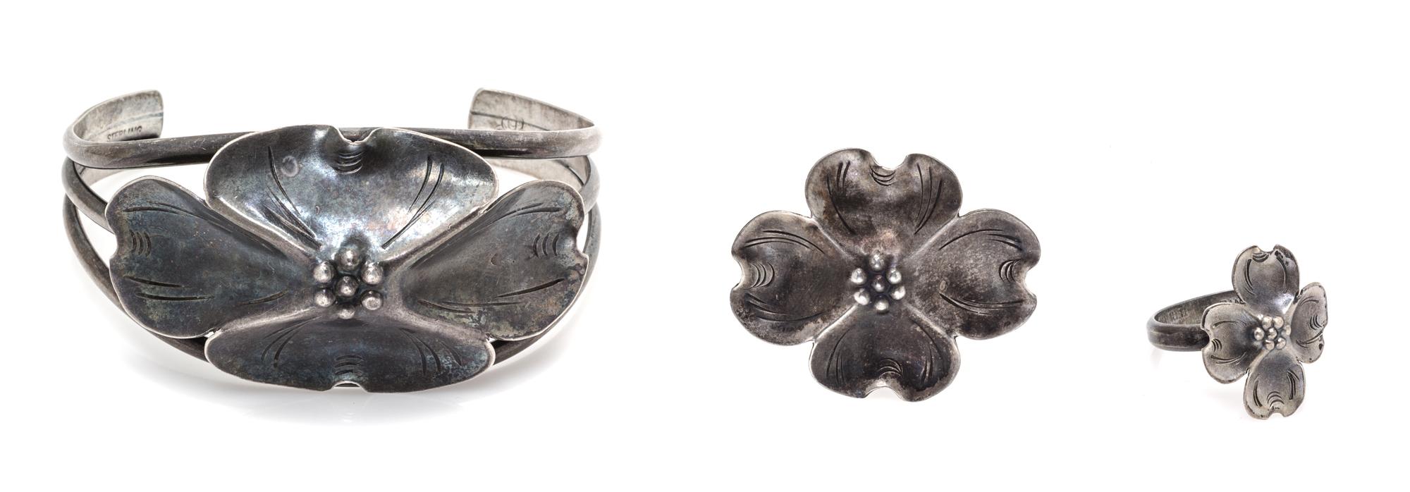 A Sterling Silver Dogwood Motif Demi Parure, Stuart Nye, 18.60 dwts.