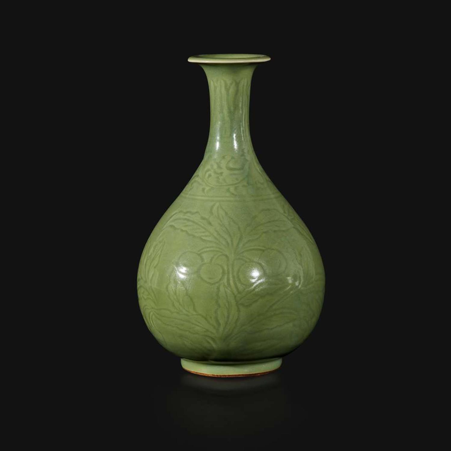 An incised celadon-glazed bottle vase, Yuhuchunping