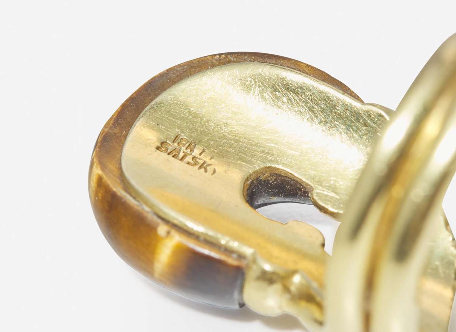 An 18K Yellow Gold and Tiger's Eye Ring