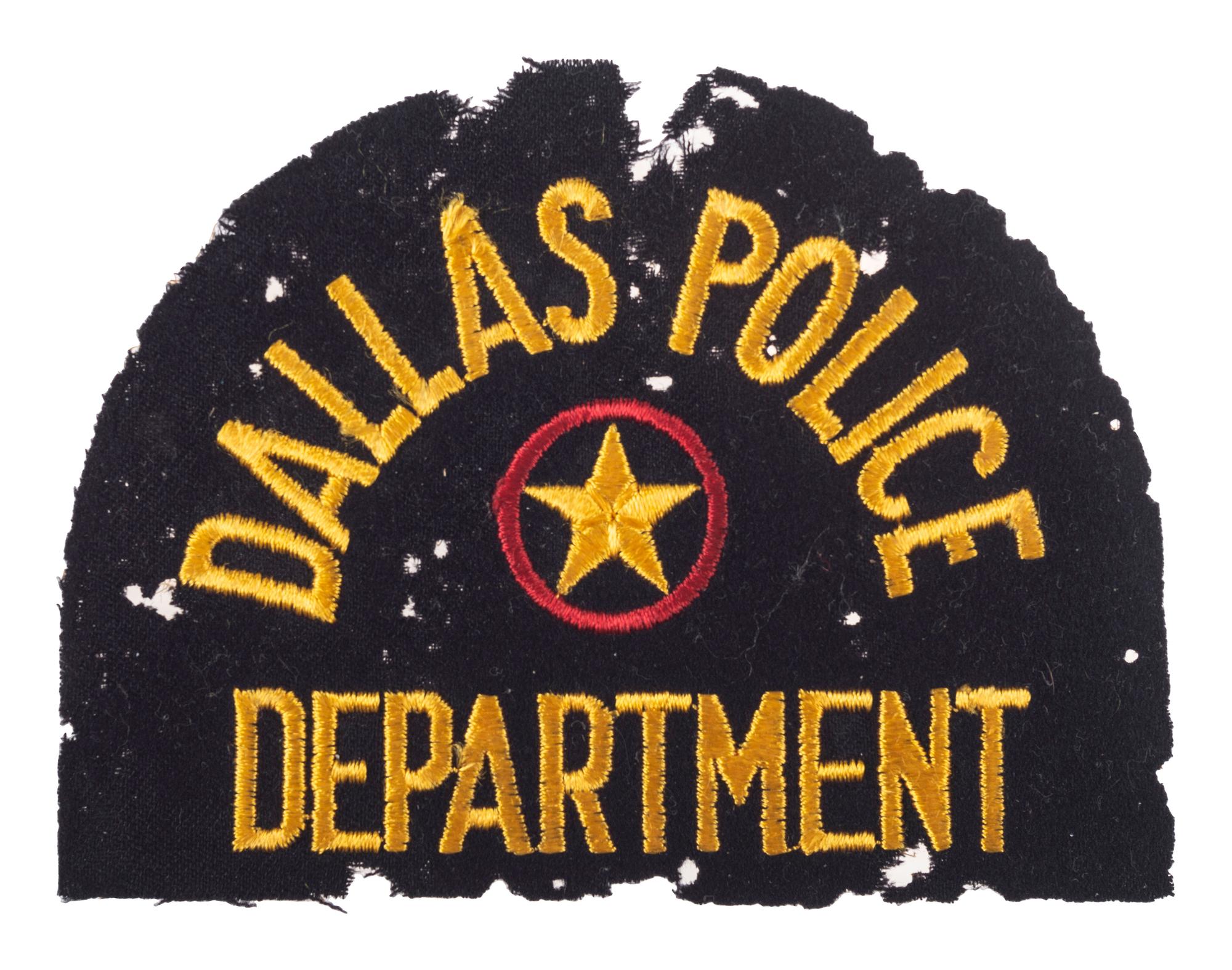[POLITICS] -- [KENNEDY, John F. (1917-1963)]. Officer Bobby Hargis' Dallas Police shoulder patch worn during the Kennedy Assassination with inscribed photograph from Officer Hargis.