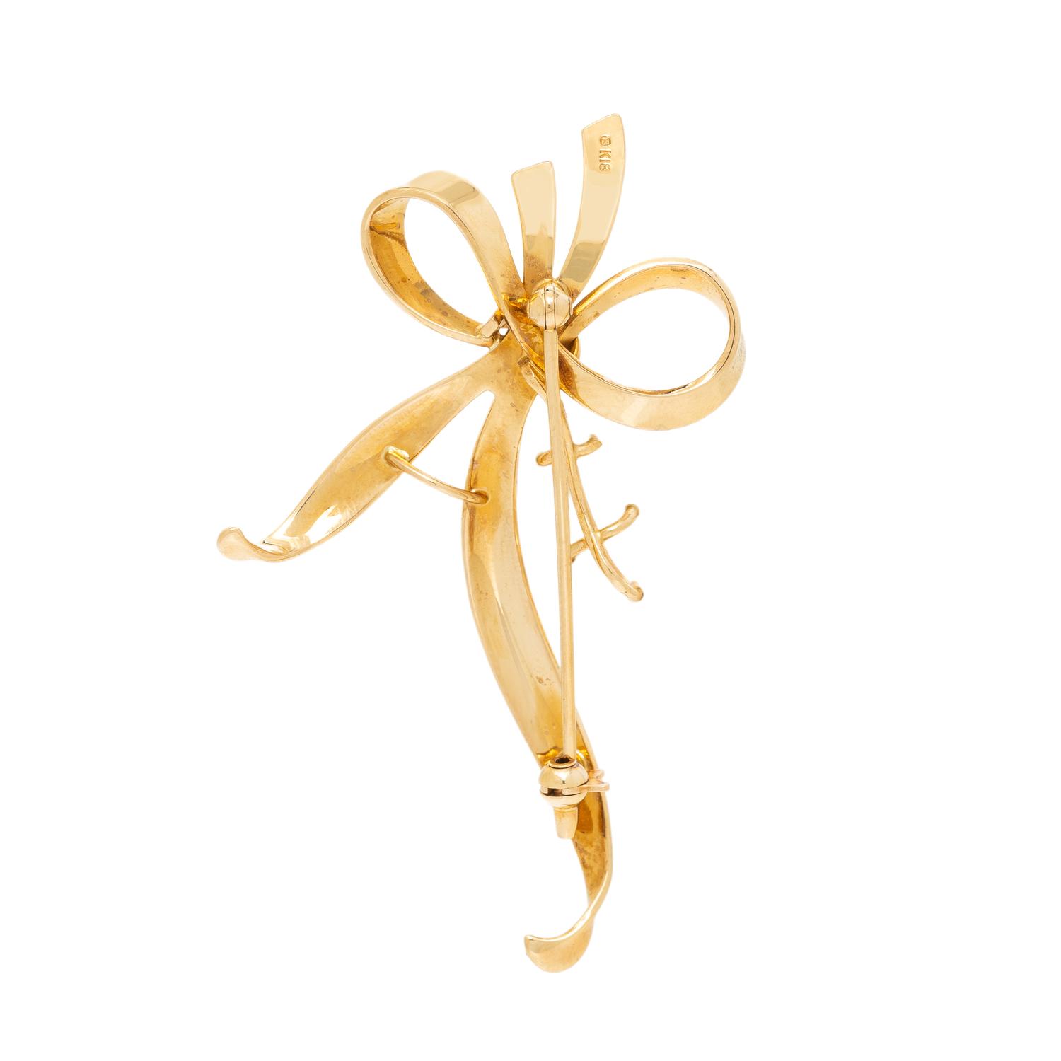 MIKIMOTO, YELLOW GOLD AND CULTURED PEARL BOW BROOCH