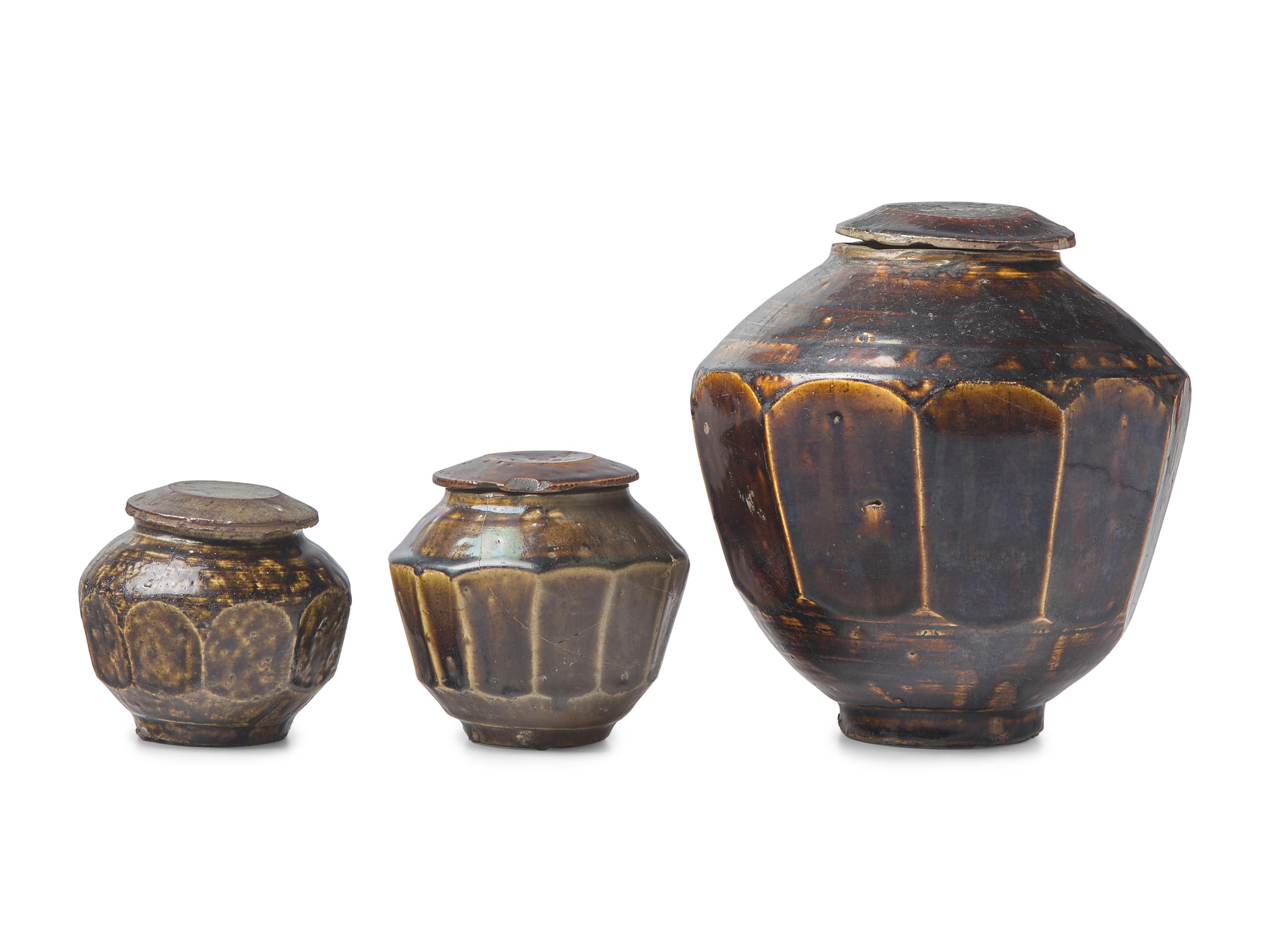 Three Korean Provincial Glazed Covered Jars 高麗醬釉罐三件