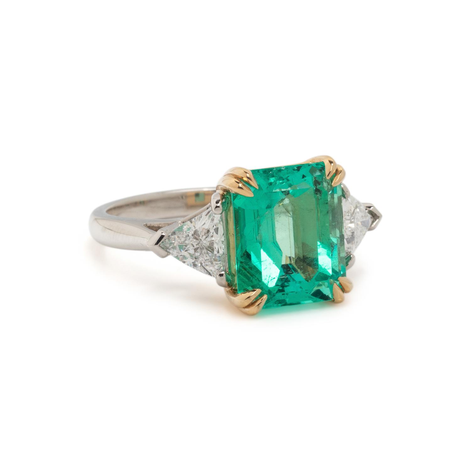 COLOMBIAN EMERALD AND DIAMOND RING