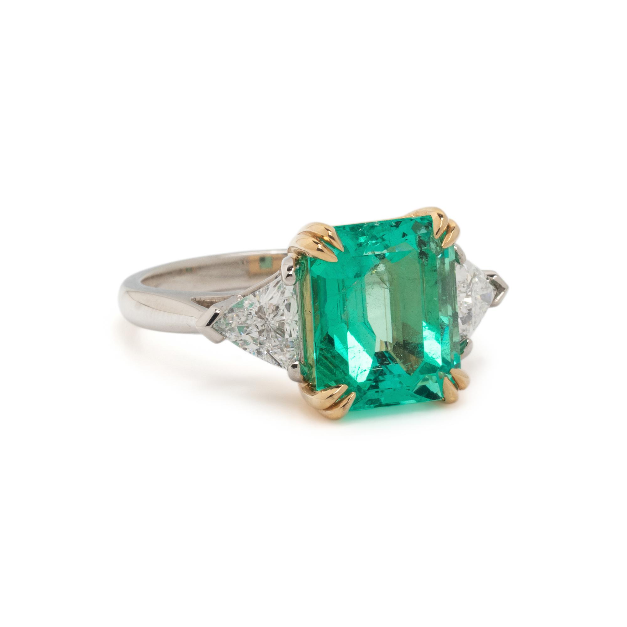COLOMBIAN EMERALD AND DIAMOND RING