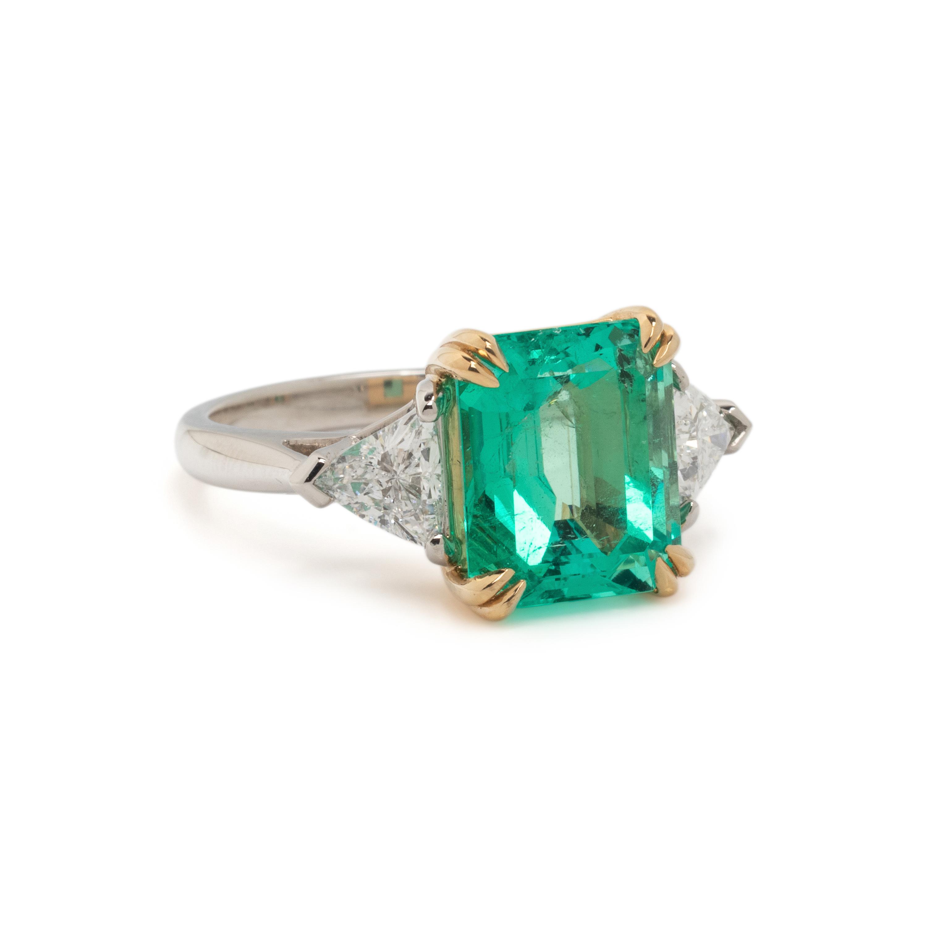 COLOMBIAN EMERALD AND DIAMOND RING