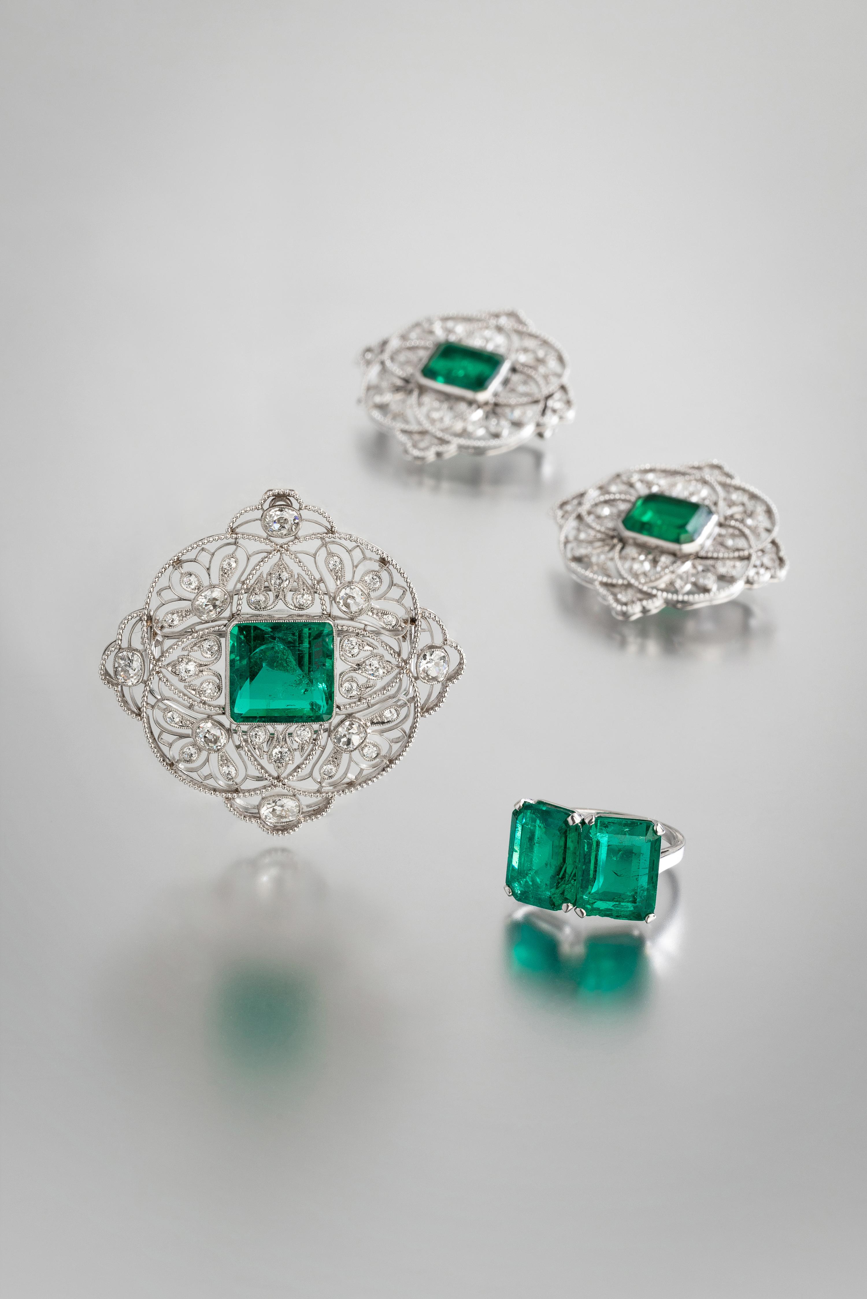 COLOMBIAN EMERALD TWIN STONE RING