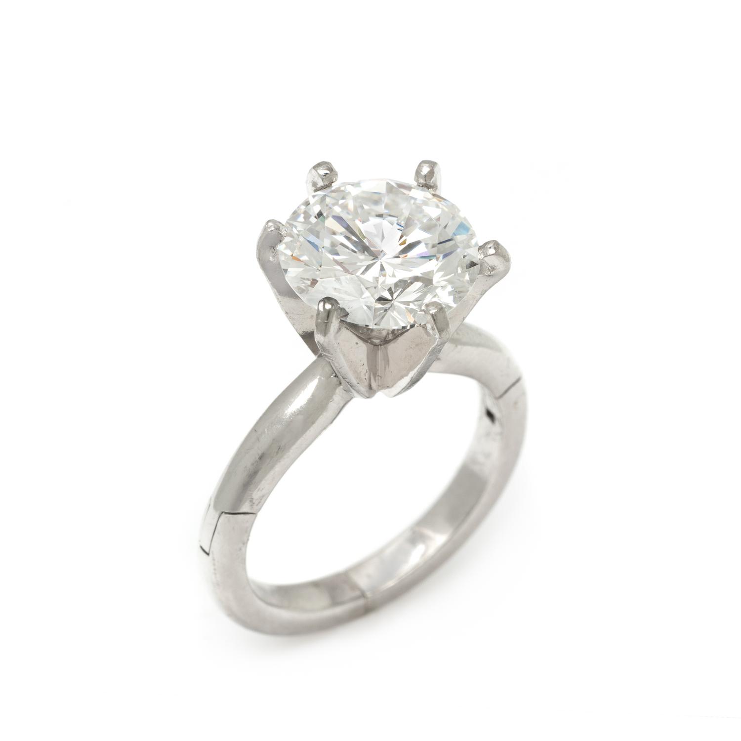 DIAMOND RING