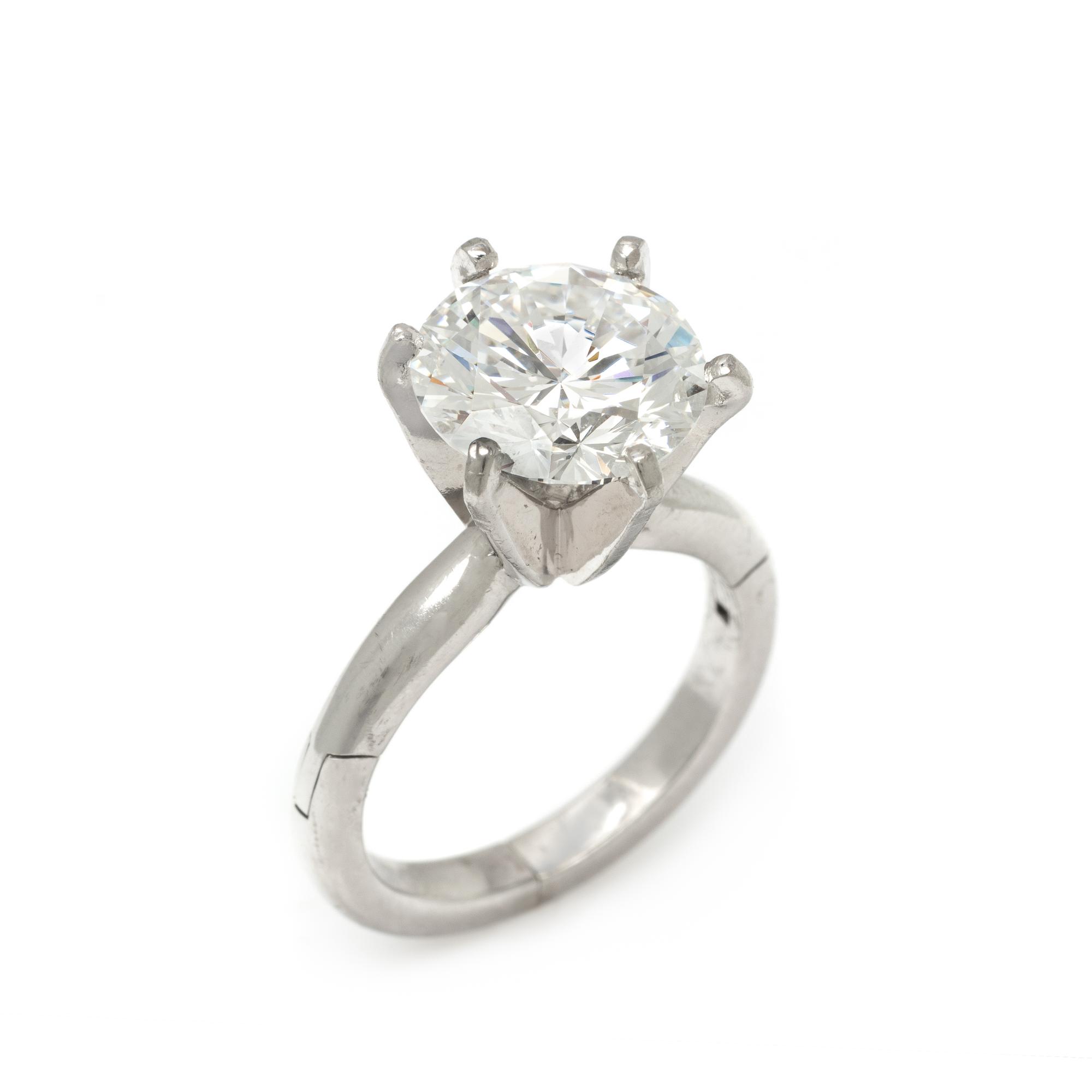 DIAMOND RING