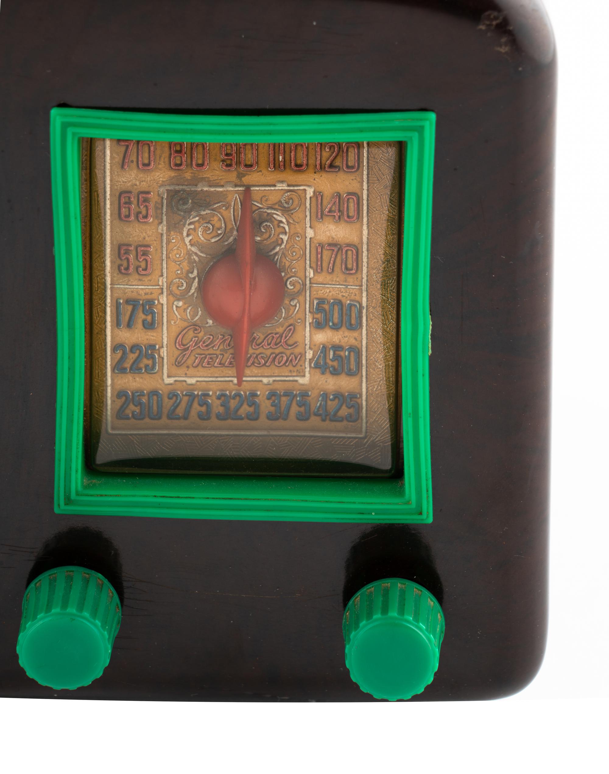 A General Television 591 Radio