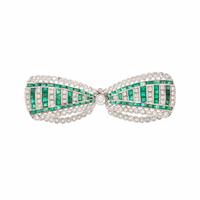 EMERALD, DIAMOND, AND WHITE GOLD BOW BROOCH