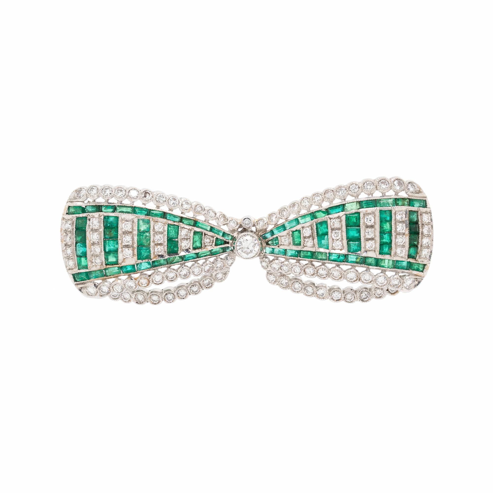 EMERALD, DIAMOND, AND WHITE GOLD BOW BROOCH