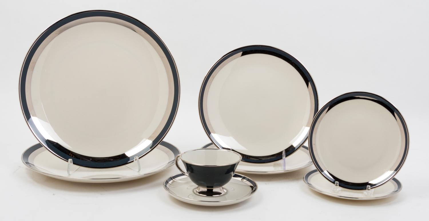 A Gorham Porcelain Dinnerware Service for Twenty Four Diameter of dinner plates 10 3/4 inches. — SECOND HALF 20TH CENTURY