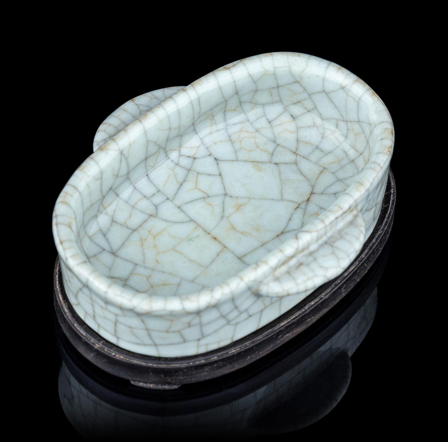 A Ge- Type Porcelain Ear Cup-Form Washer, Xi