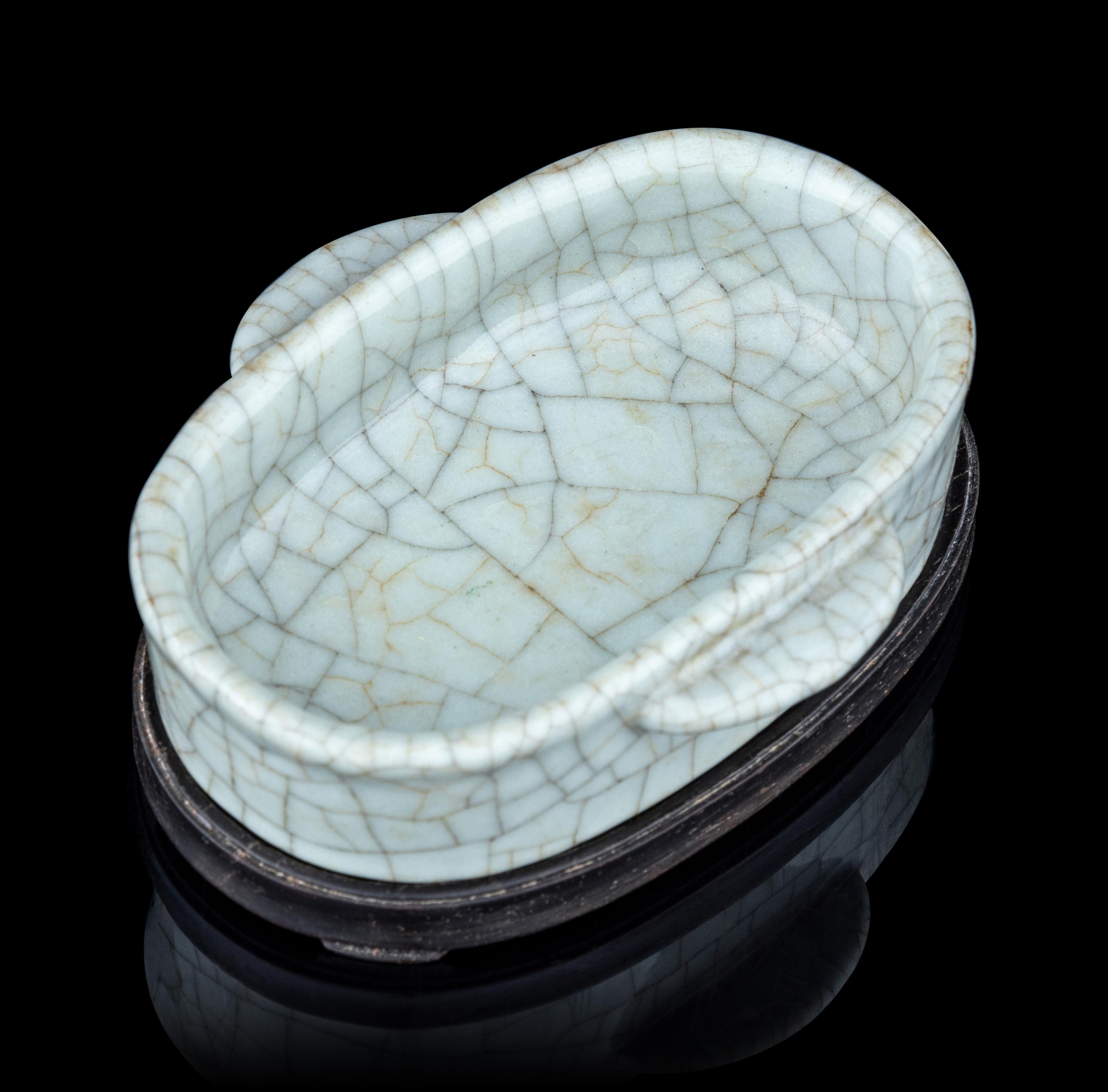A Ge- Type Porcelain Ear Cup-Form Washer, Xi