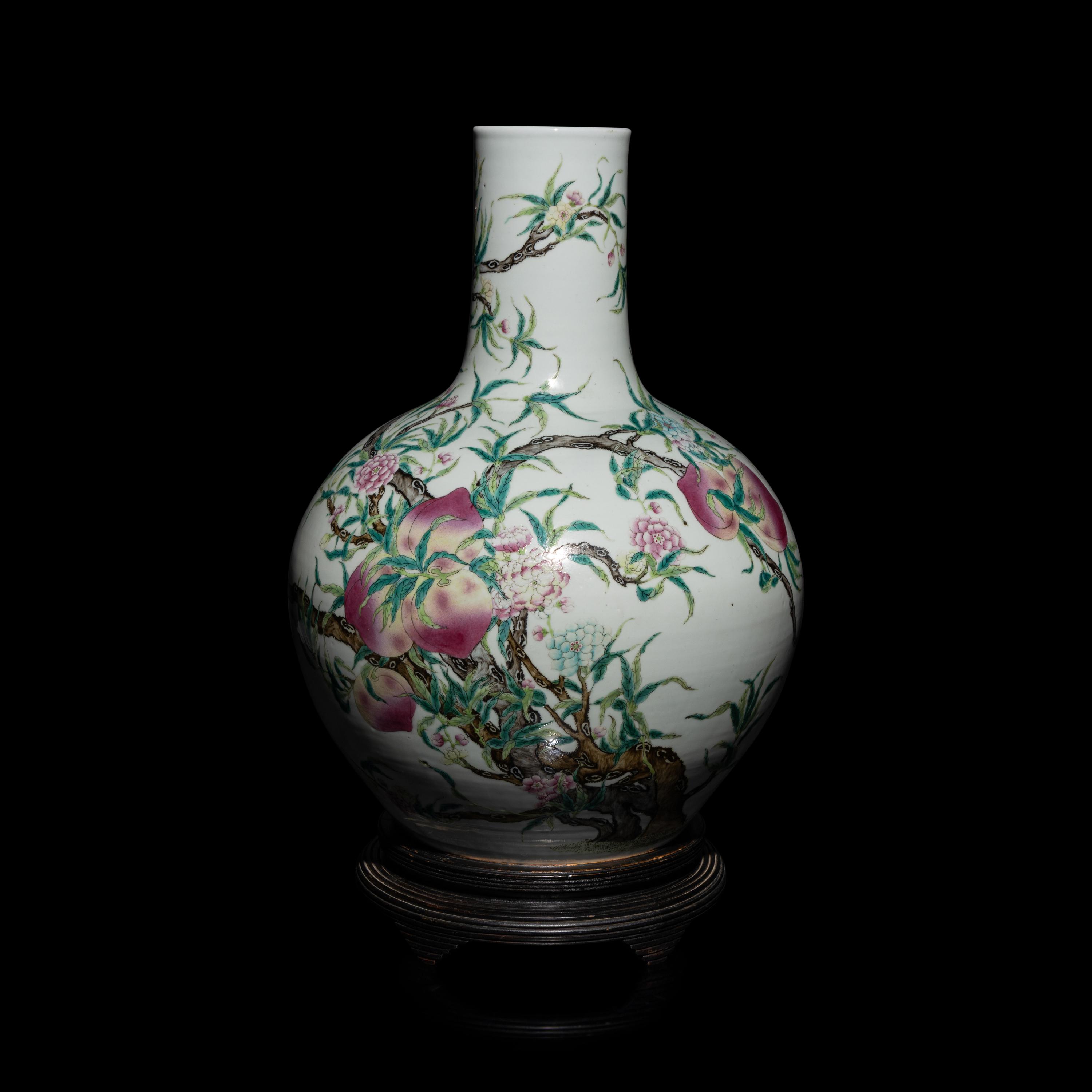 A Large Chinese Famille Rose Porcelain 'Nine Peaches' Tianqiuping Vase, Late Qing Dynasty — 清晚期 粉彩九桃大天球瓶