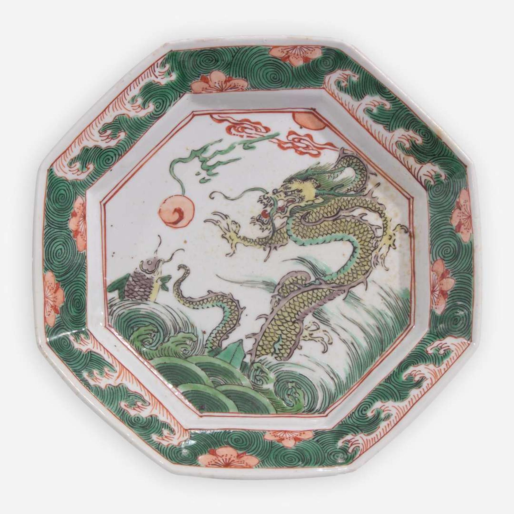 A Chinese porcelain octagonal "Dragon" dish 八边形龙纹盘 Apocryphal Chenghua marks, Kangxi period ??? ???