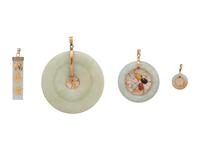 COLLECTION OF YELLOW GOLD AND JADE PENDANTS