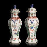 An Associated Pair of Chinese Famille Verte Covered Vases, Kangxi Period — 清康熙 素三彩博古圖六方罐一對