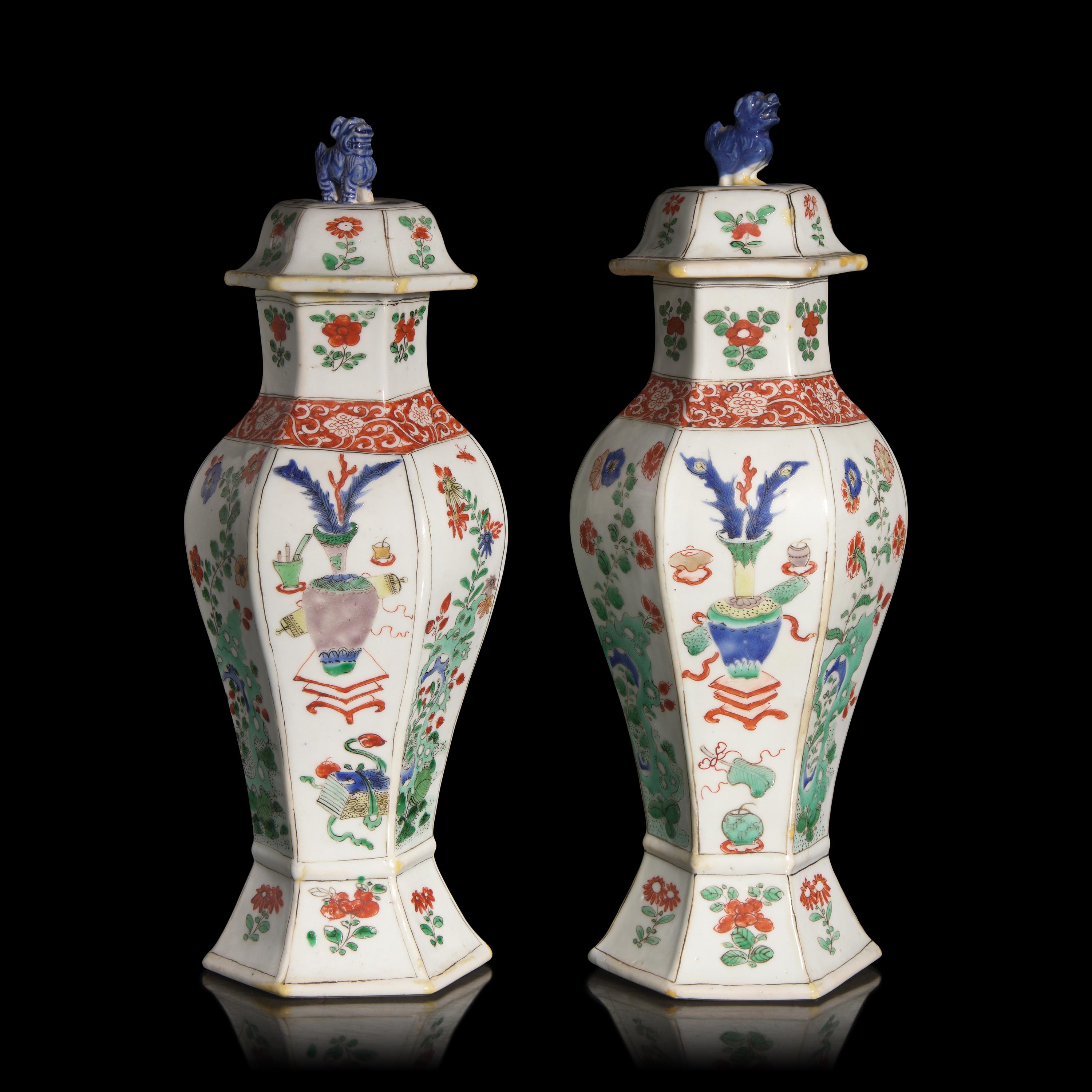 An Associated Pair of Chinese Famille Verte Covered Vases, Kangxi Period — 清康熙 素三彩博古圖六方罐一對