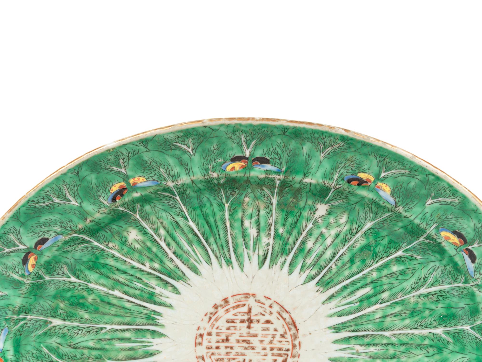 A Chinese Export Porcelain Cabbage Leaf Platter
