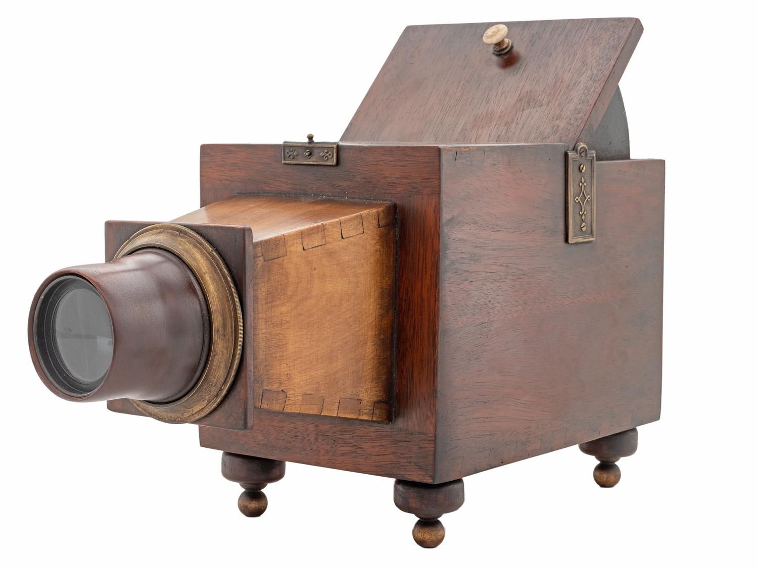 [CAMERAS]. Replica Thomas Jefferson's Monticello Camera Obscura made by Robert Lisle, 1979.
