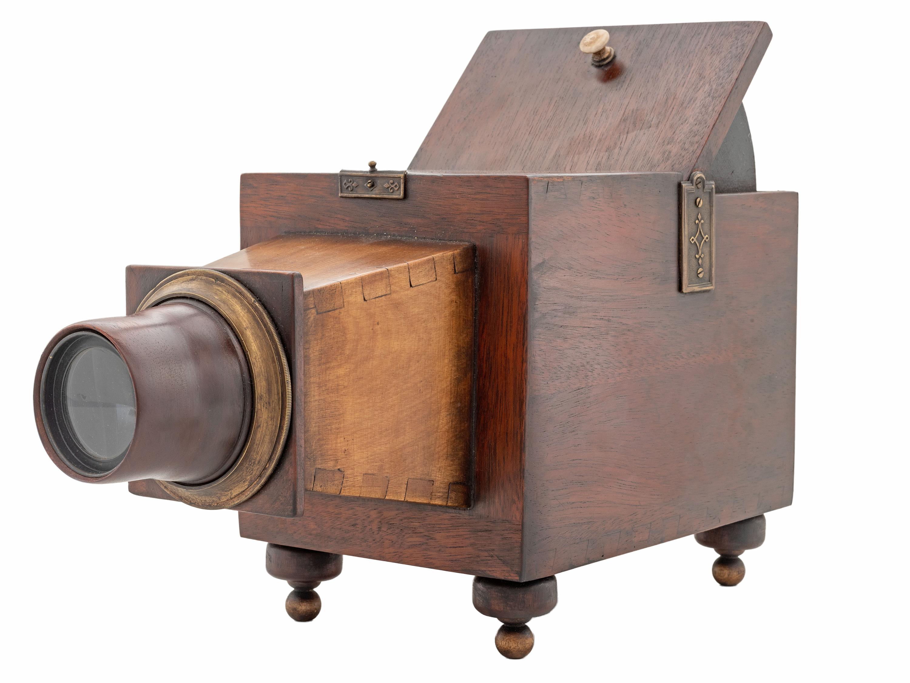 [CAMERAS]. Replica Thomas Jefferson's Monticello Camera Obscura made by Robert Lisle, 1979.