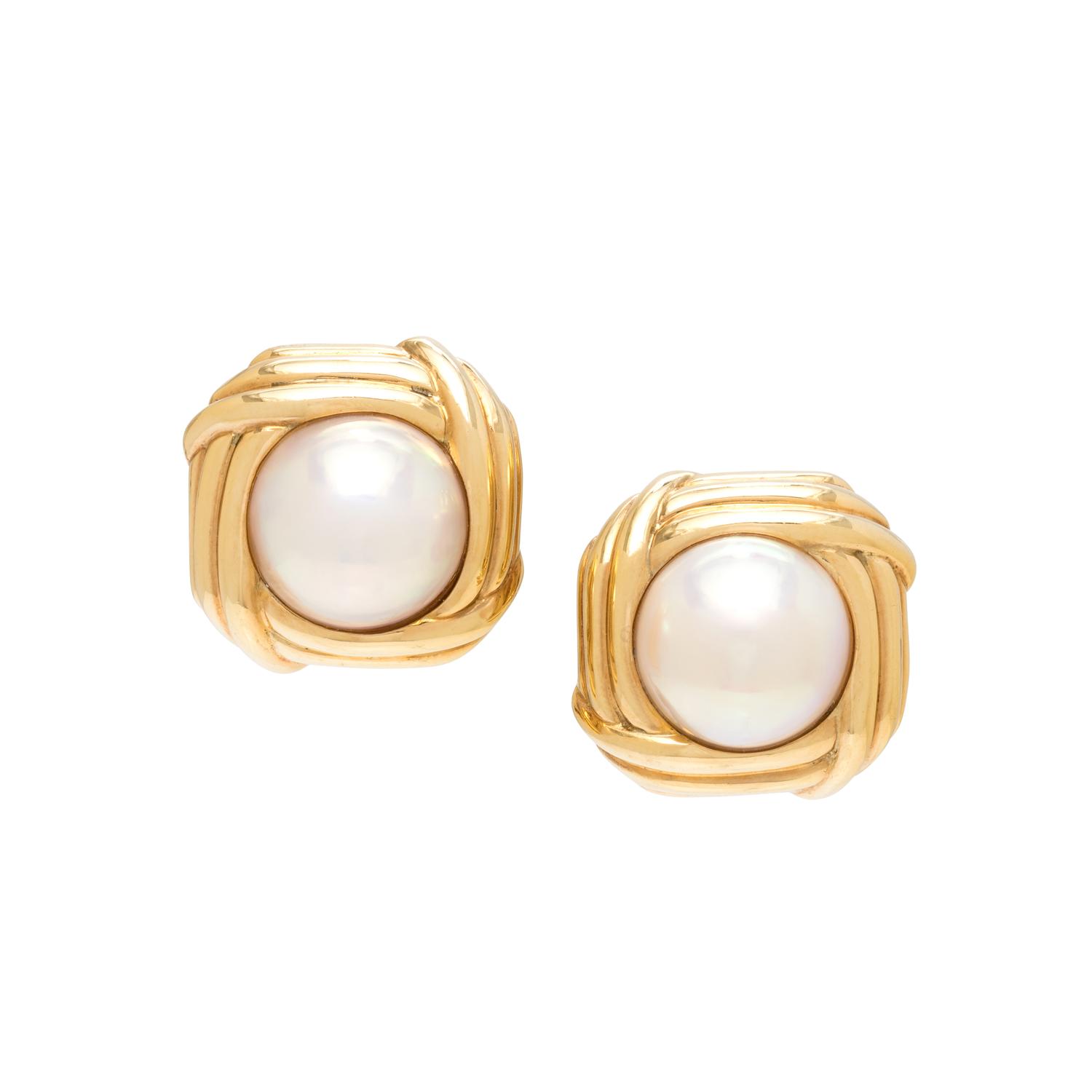 YELLOW GOLD AND CULTURED MABE PEARL EARCLIPS