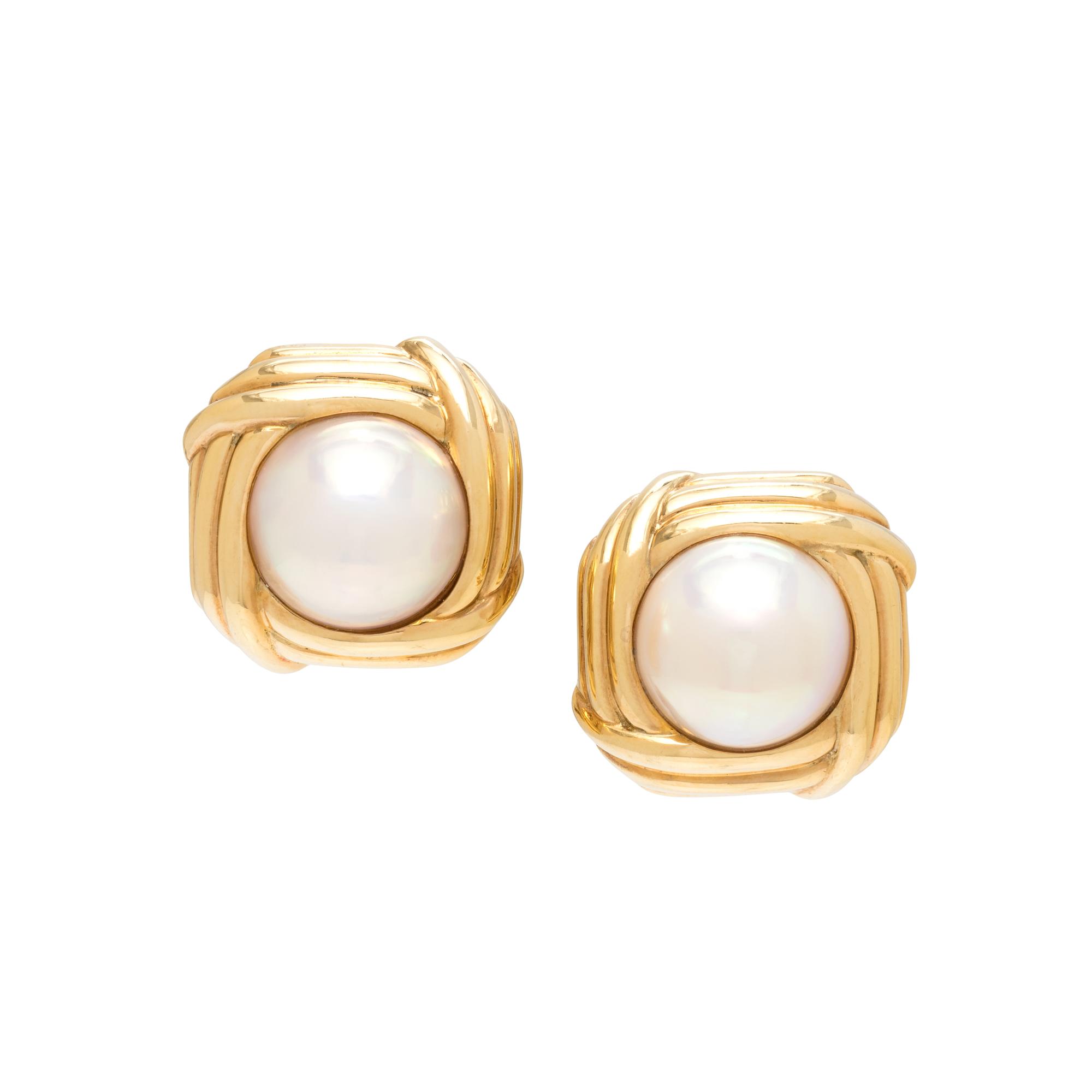 YELLOW GOLD AND CULTURED MABE PEARL EARCLIPS