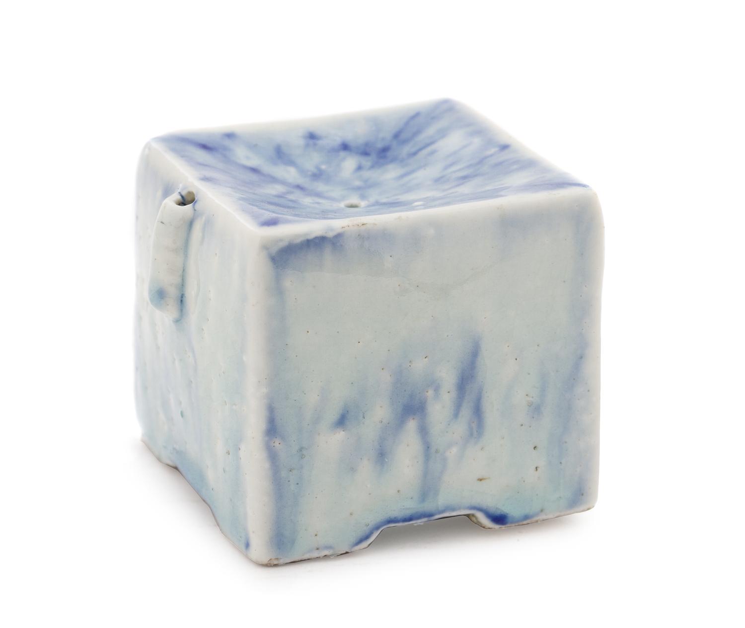 A Korean Blue and White Porcelain Water Dropper 19TH CENTURY Height 2 1/2 inches. — 19TH CENTURY