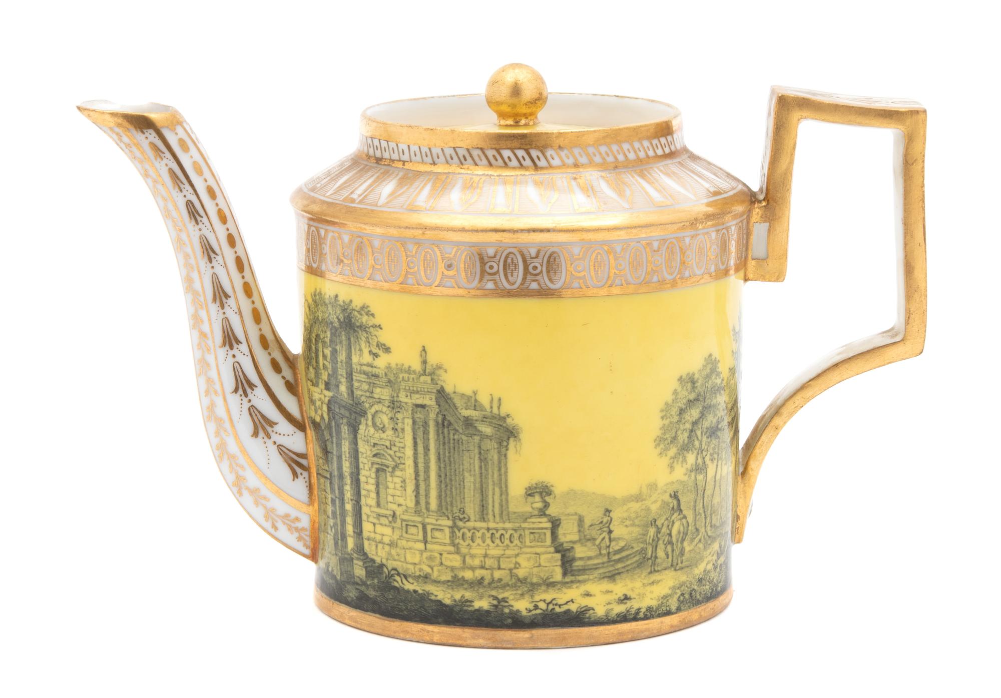 A Paris Porcelain Teapot Height 4 1/5 inches. — EARLY 19TH CENTURY
