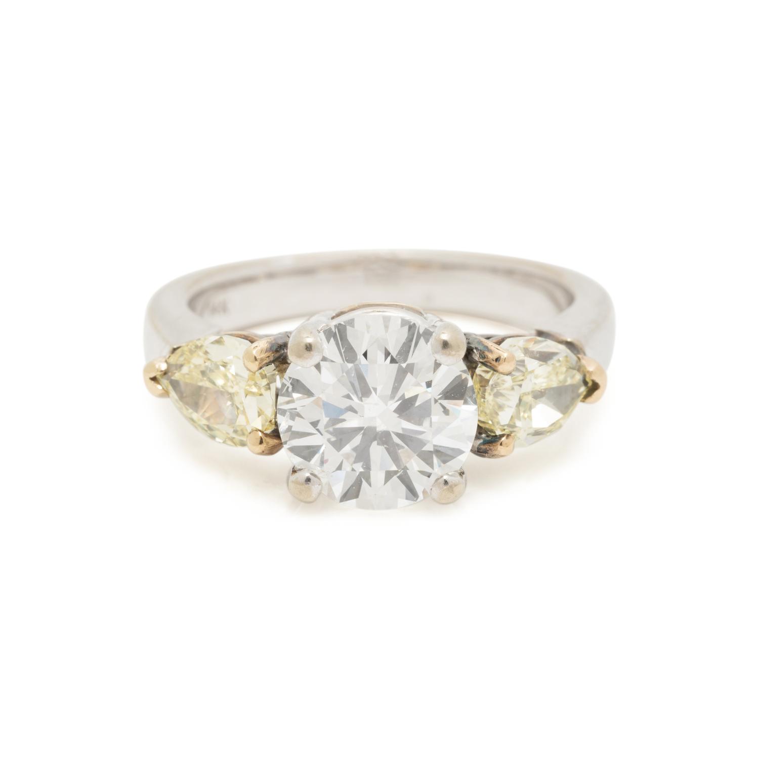 DIAMOND AND COLORED DIAMOND RING
