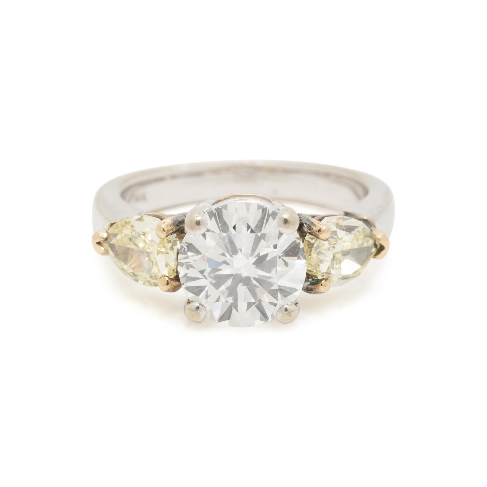 DIAMOND AND COLORED DIAMOND RING