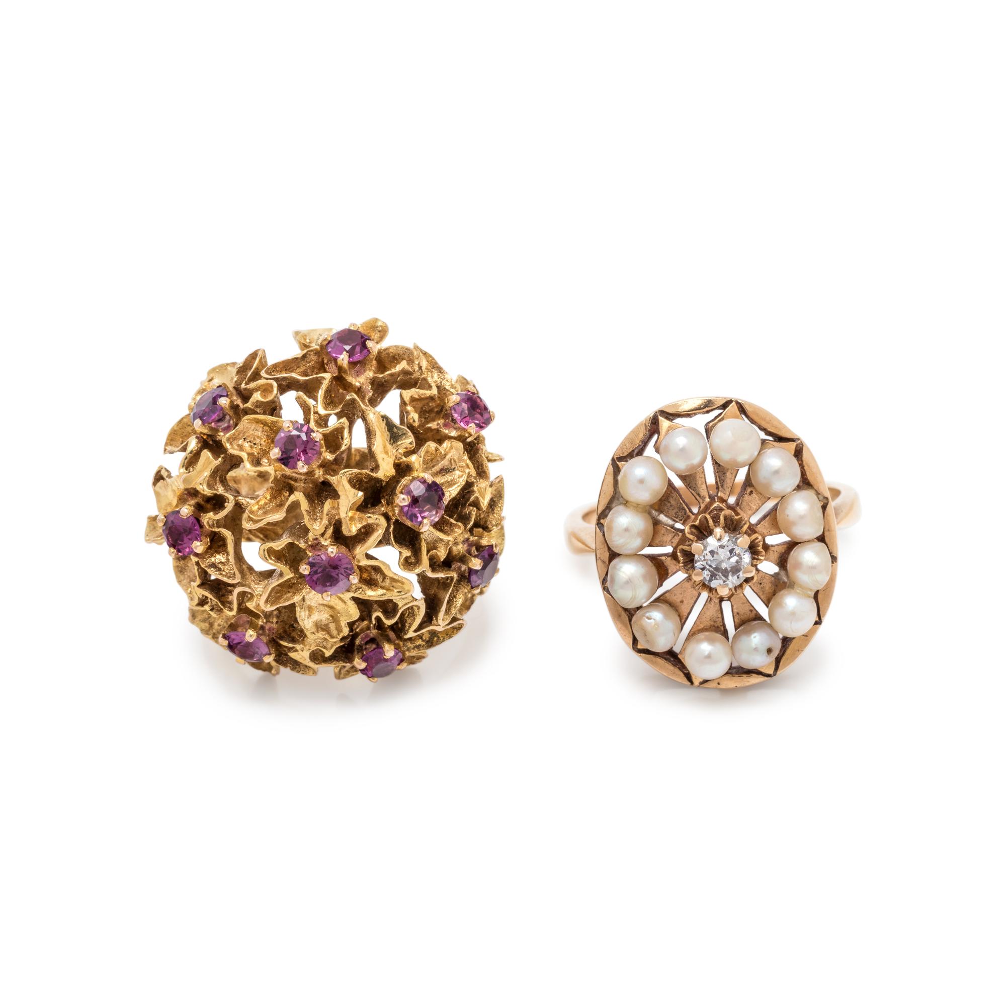 COLLECTION OF GOLD RINGS