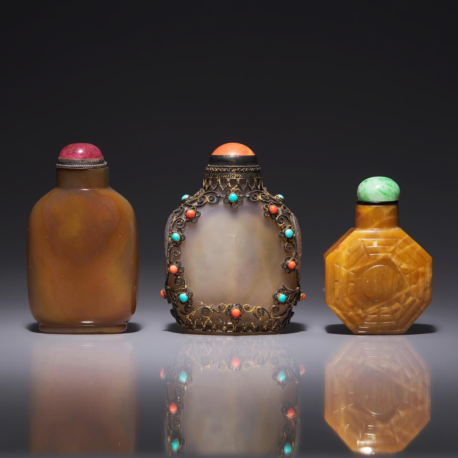 Three Chinese Agate Snuff Bottles 瑪瑙鼻烟壺三支