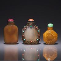 Three Chinese Agate Snuff Bottles 瑪瑙鼻烟壺三支