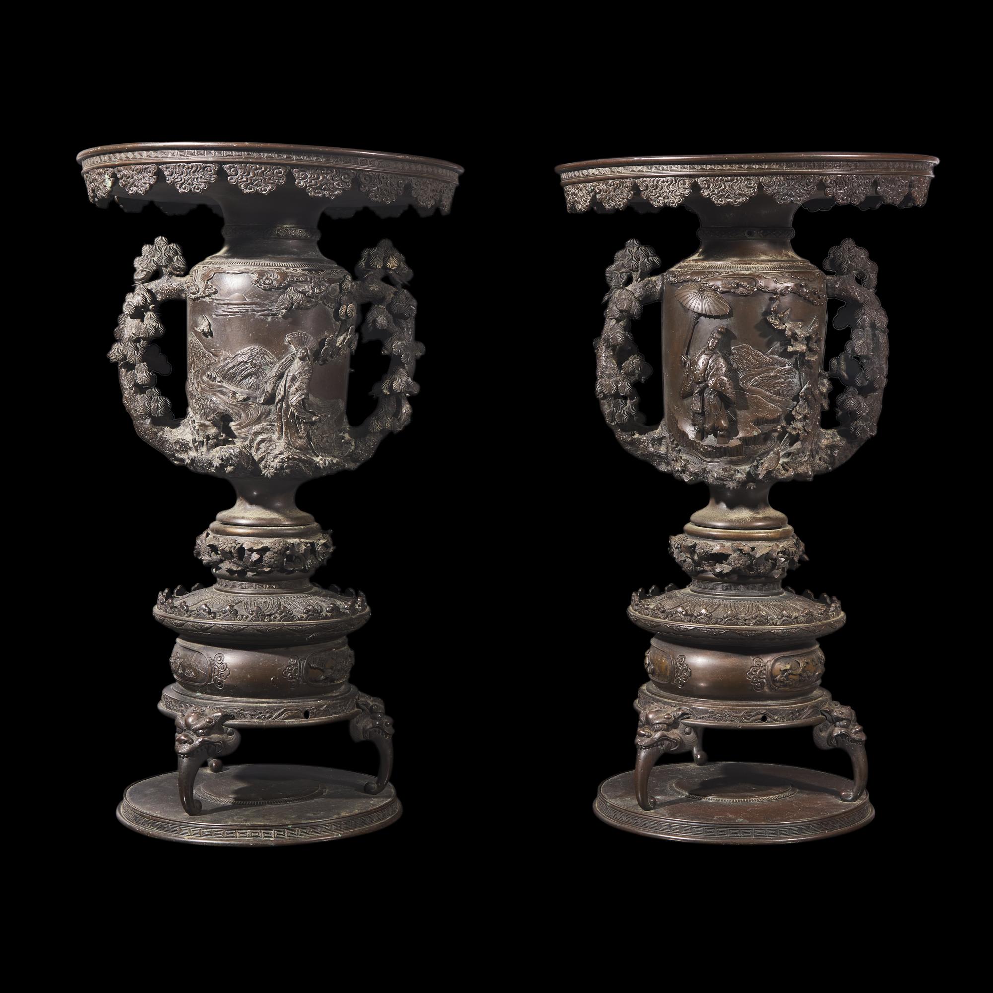 A Pair of Japanese Bronze Flower Vases, Meiji Period 日本明治時代 銅花樽一對