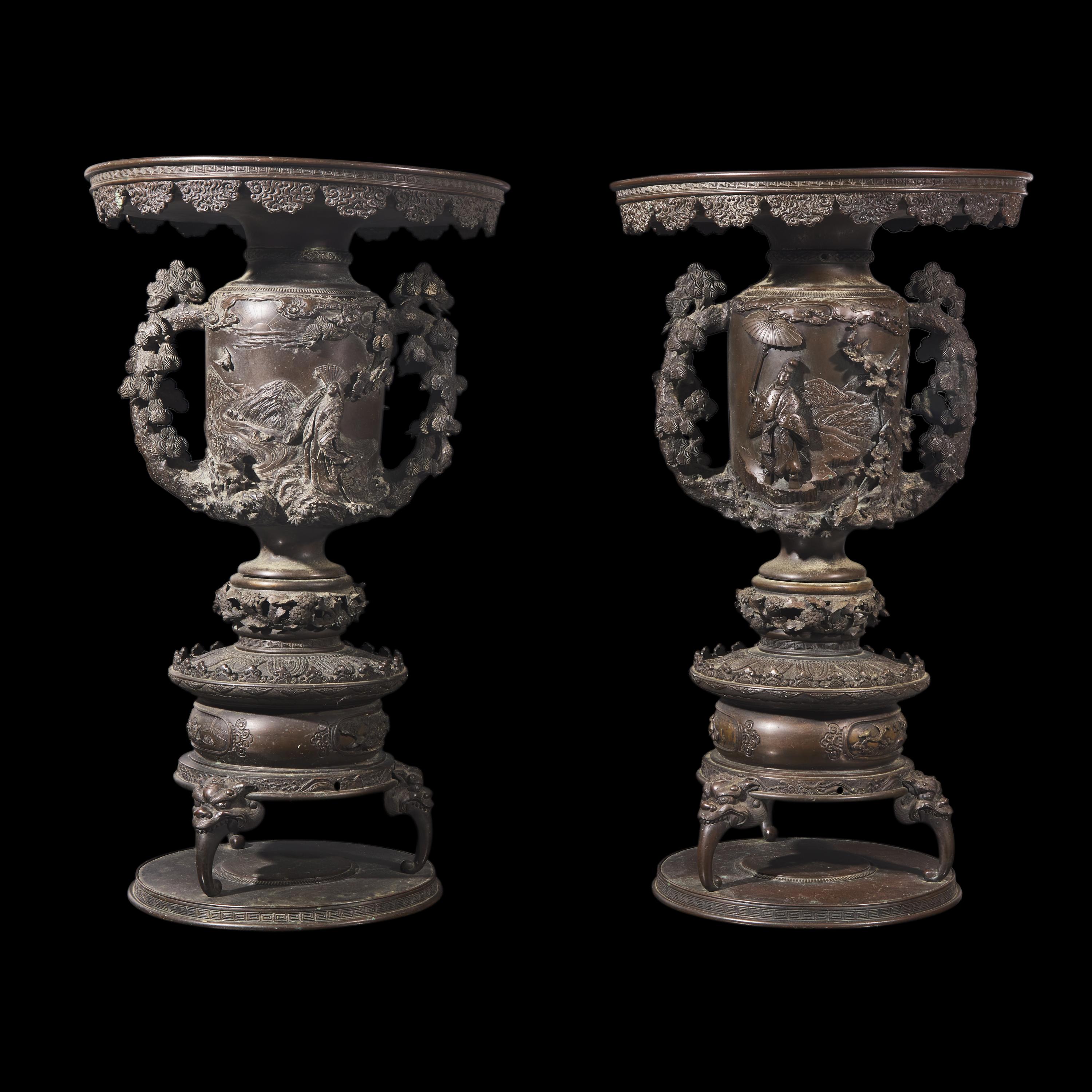 A Pair of Japanese Bronze Flower Vases, Meiji Period 日本明治時代 銅花樽一對