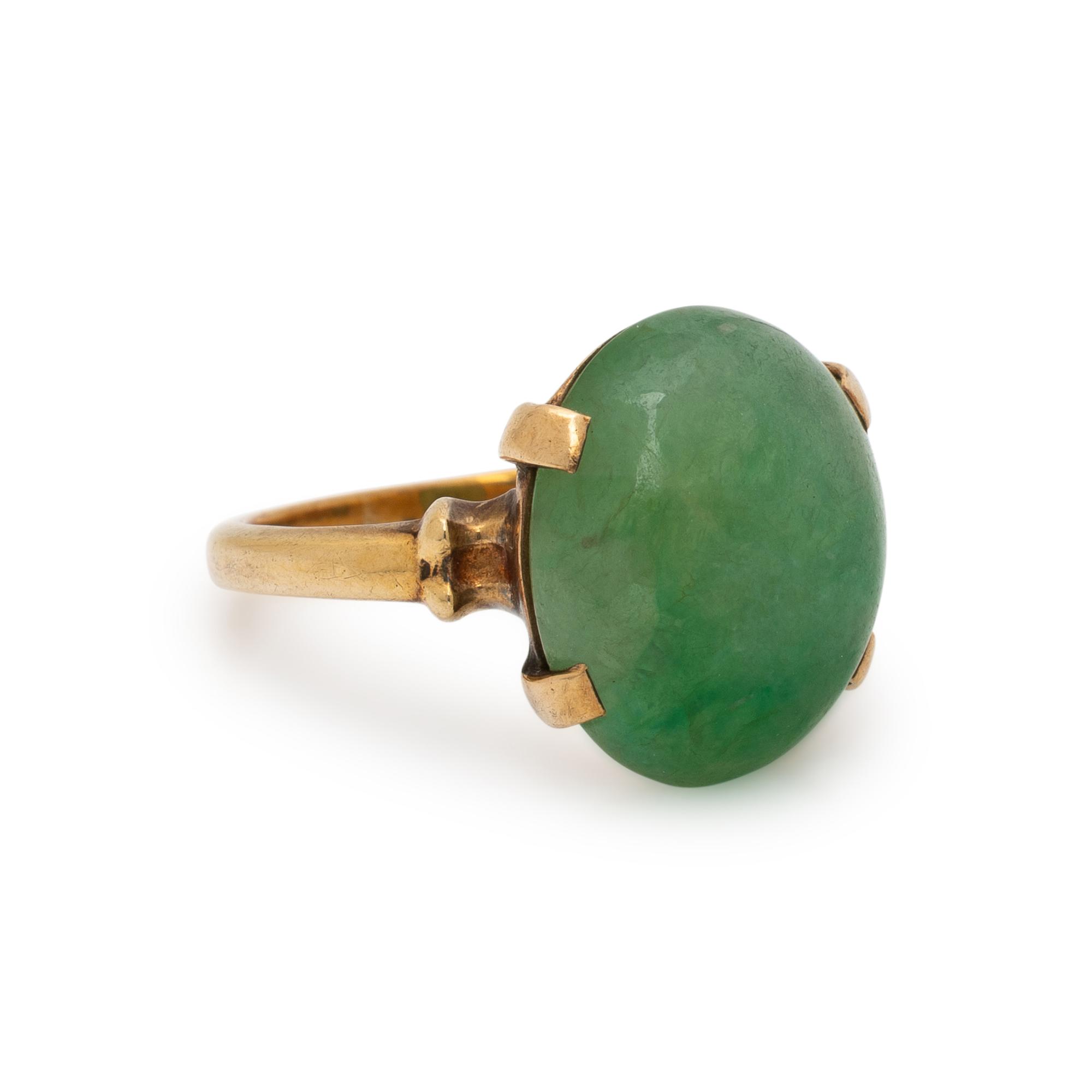 JADE AND YELLOW GOLD RING