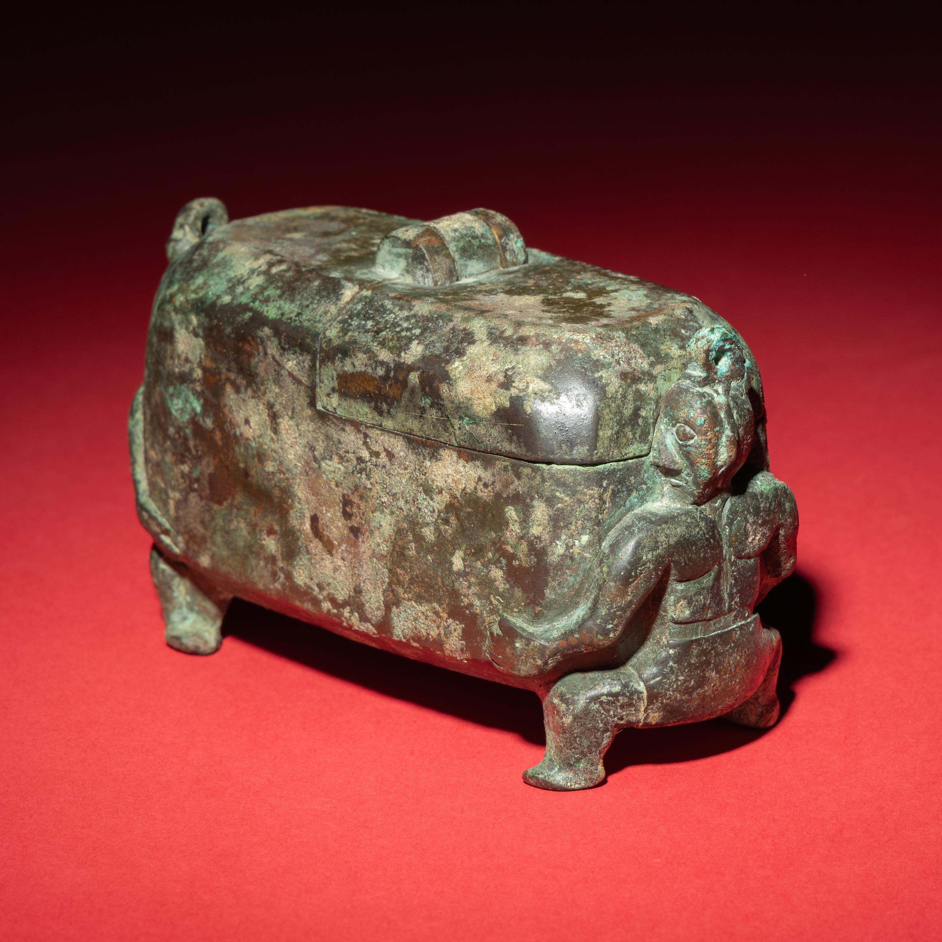 A Chinese Bronze 'Figural' Oil Lamp, Western Han Dynasty — 西漢 青銅神人油燈