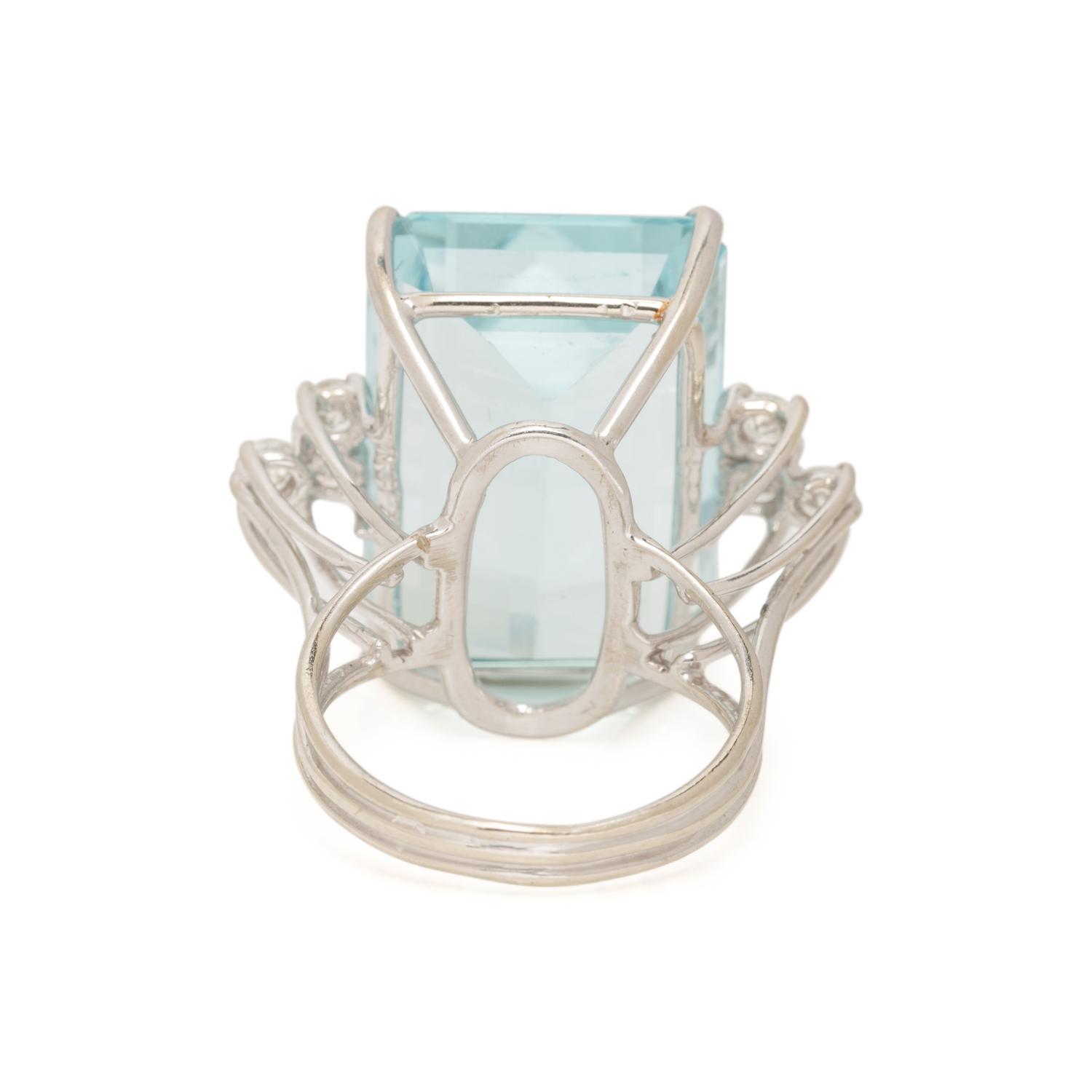 AQUAMARINE AND DIAMOND RING