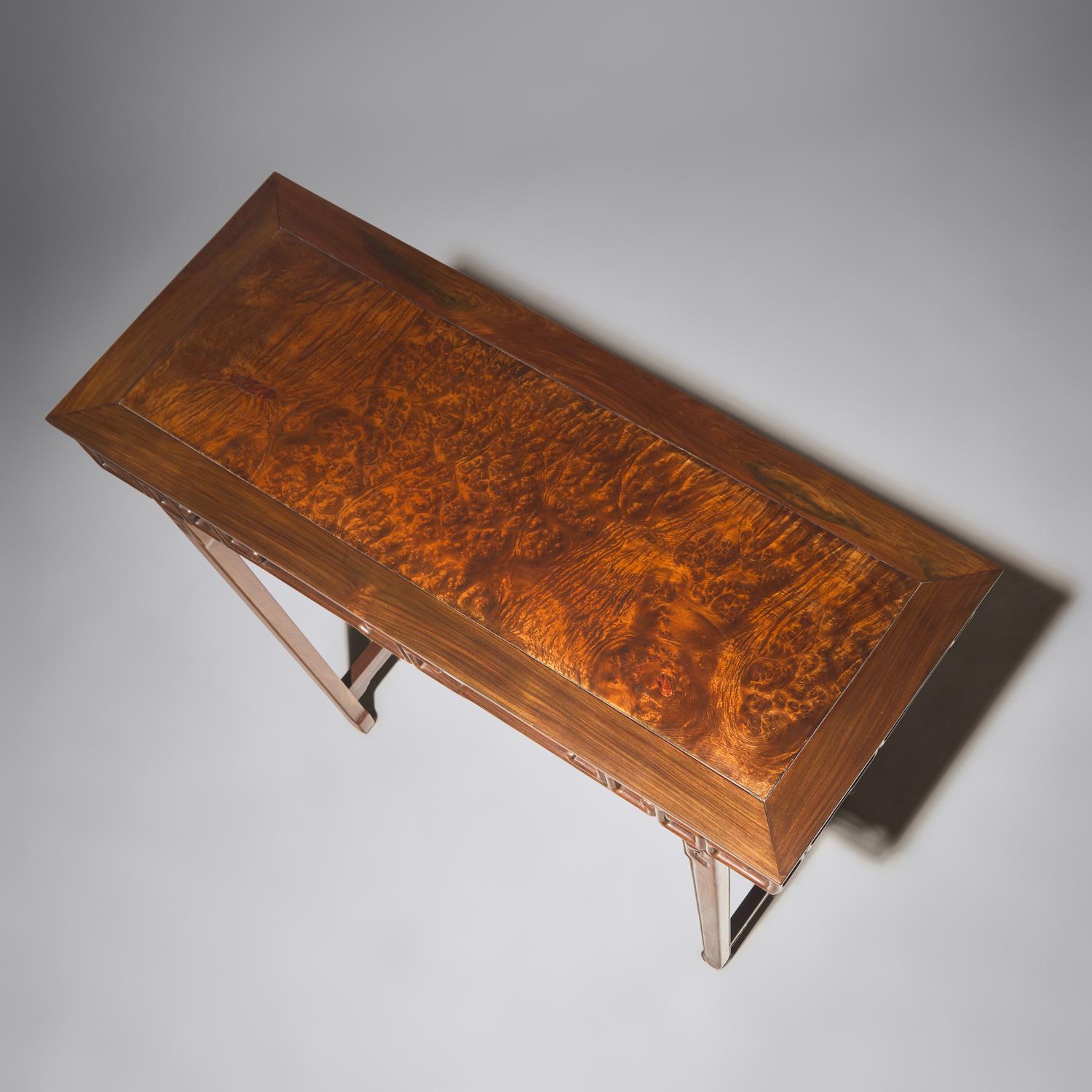 A Chinese Hardwood and Huamu Side Table, Bianzhuo , 20th Century 二十世紀 樺木及硬木拐子龍紋邊桌