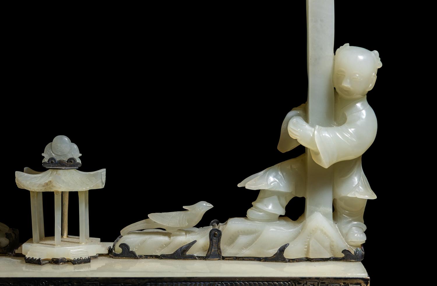 An Edward I. Farmer White Jade and Silver Mounted Chinoiserie Desk Clock, Circa 1930 Edward I. Farmer約1930年製中國風白玉童子座鐘