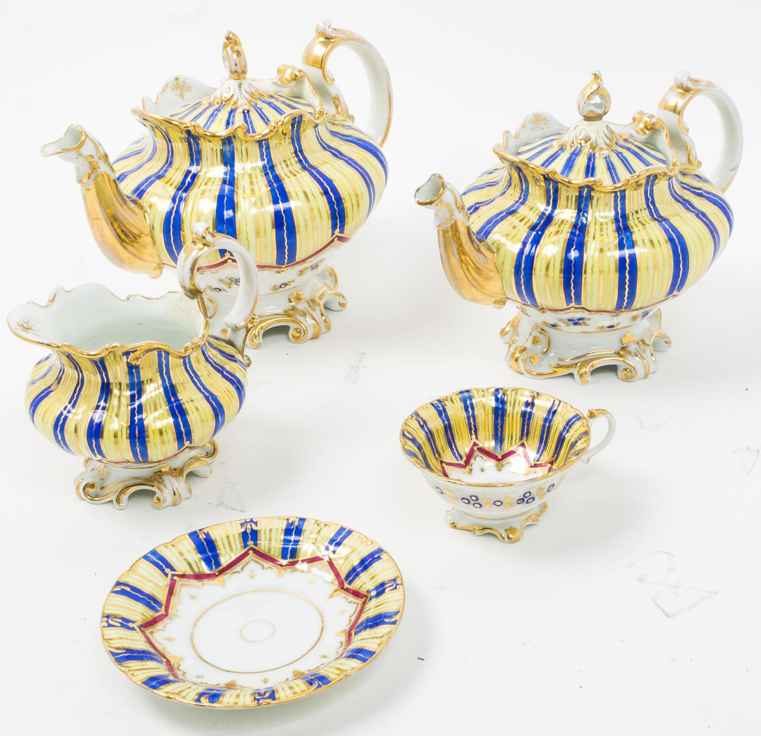 A Continental Porcelain Tea Service Width of teapot 10 inches. — EARLY 20TH CENTURY