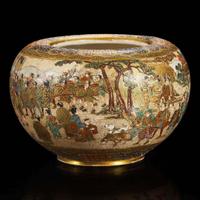 A well-decorated Satsuma-type globular small cabinet vase, signed Ryokuzan 绿山款萨摩烧小罐 Meiji period ??