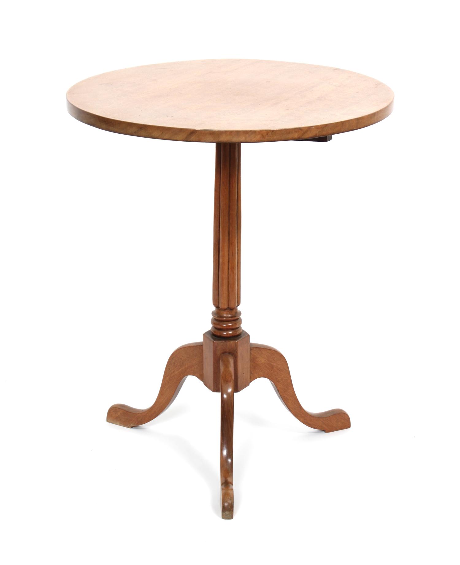 An American Circular Tilt-Top Table Height 26 1/2 x diameter 22 inches