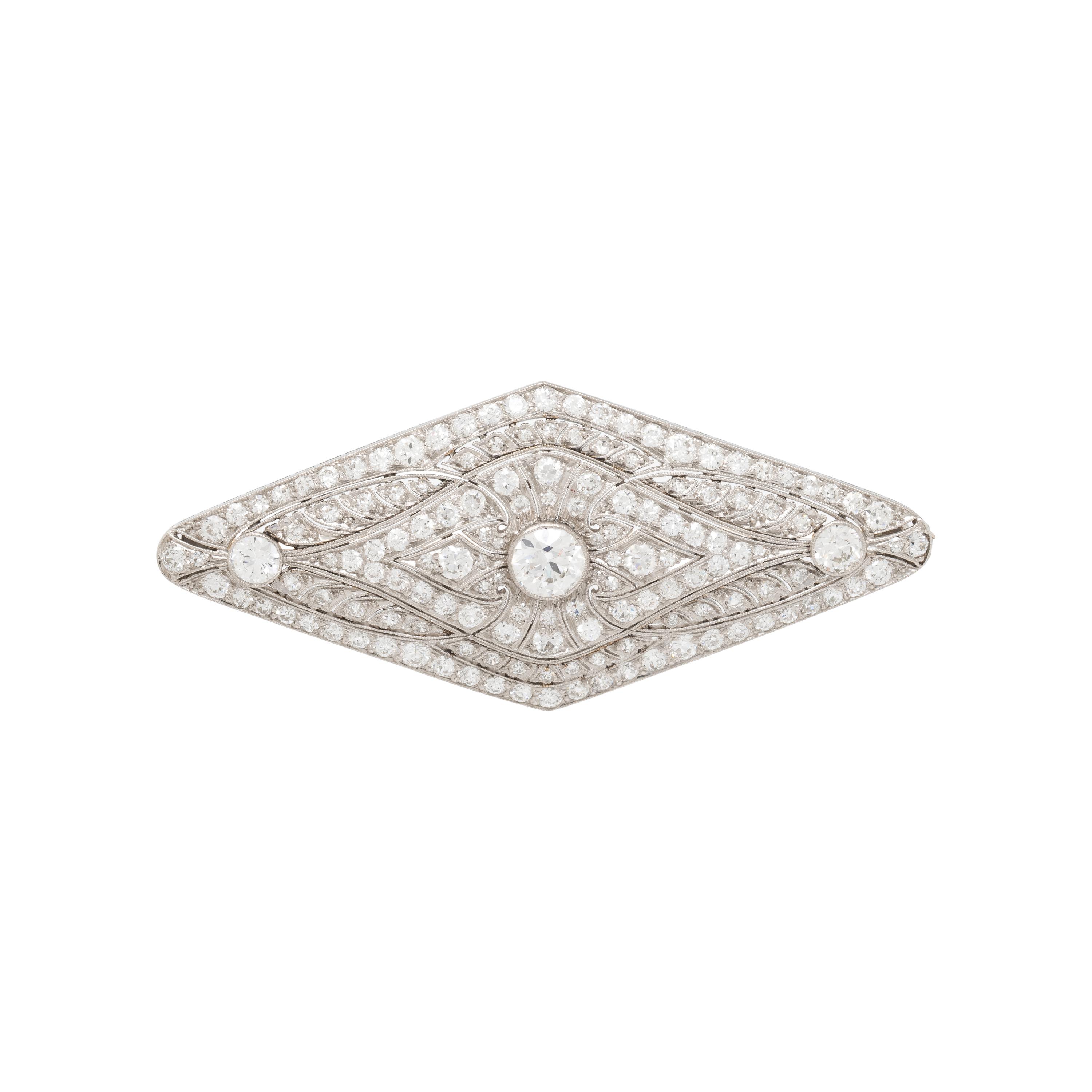 ANTIQUE, DIAMOND AND PLATINUM BROOCH