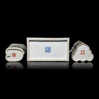 Three Chinese Famille Rose Porcelain Scholar's Objects, 20th Century — 近代 粉彩山水人物圖筆筒二及帶蓋硯台一