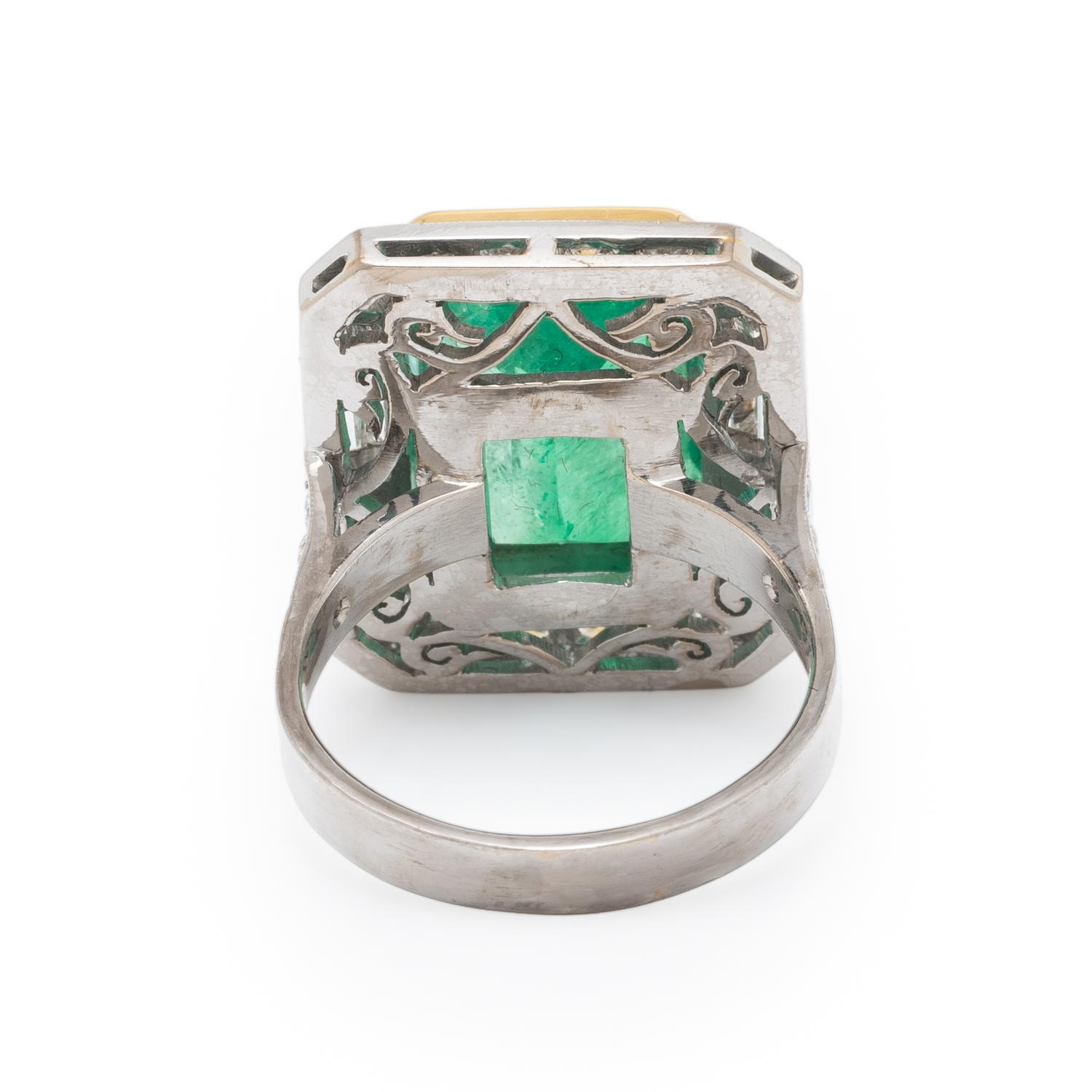 EMERALD AND DIAMOND RING