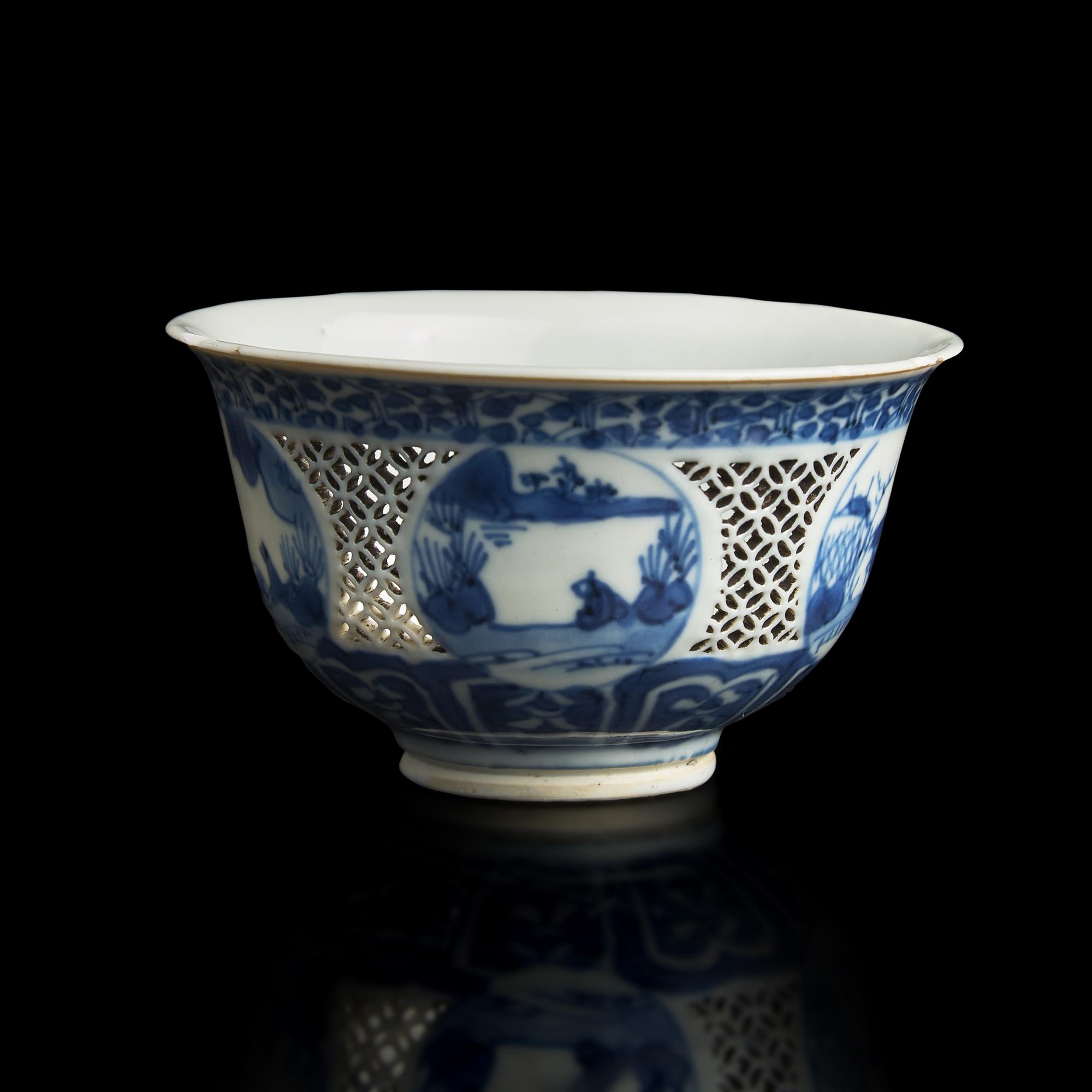 A Chinese Reticulated Blue and White Porcelain Small Bowl, Chongzhen Period 明崇禎 青花山水紋玲瓏盃